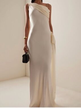 NWT Arcina Ori Helena Chiffon-Detailed Gown Size small